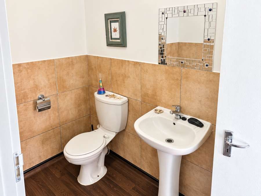 To Let 2 Bedroom Property for Rent in Observatory Western Cape
